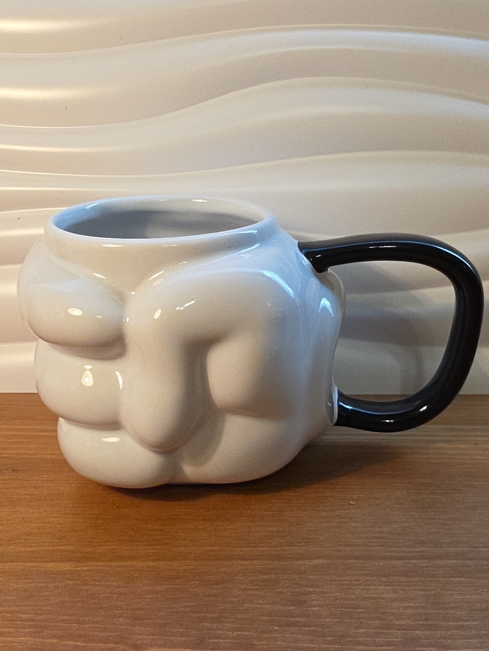 Disney Mickey Mouse Glove 20 Oz Coffee Mug